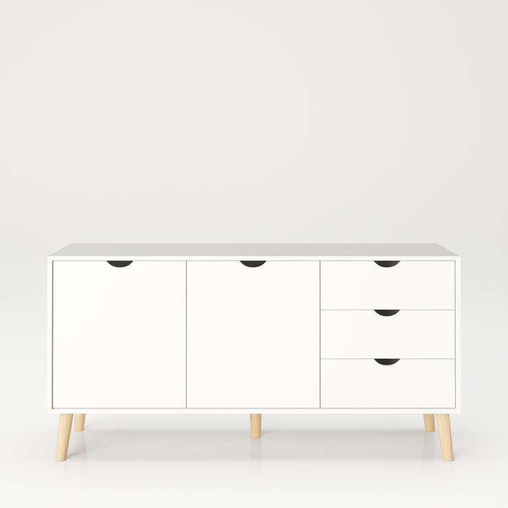 SCANDI - Sideboard mit 2 Türen mit Soft-Close, breitem Einlegeboden und 3 Schubladen, Massivholzfüße, weiß matt lackiert