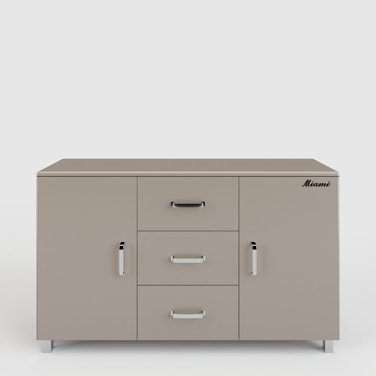 Miami - Sideboard, Kommode, Buffet mit 2 Türen mit Soft Close und 3 Schubladen mit Vollauszug und Kugellager, Autometallic Lackierung, chromfarbene Griffe, Füsse und Logo aus hochwertigem Autoschriftzug, Taupe Metallic Matt