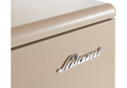 Miami Sideboard mit 1 Türen und 3 Schubladen mit Vollauszug und Soft-Close Beschlägen, Autometallic Lackierung, chromfarbene Griffe, Füsse und Logo aus hochwertigem Autoschriftzug, in taupe
